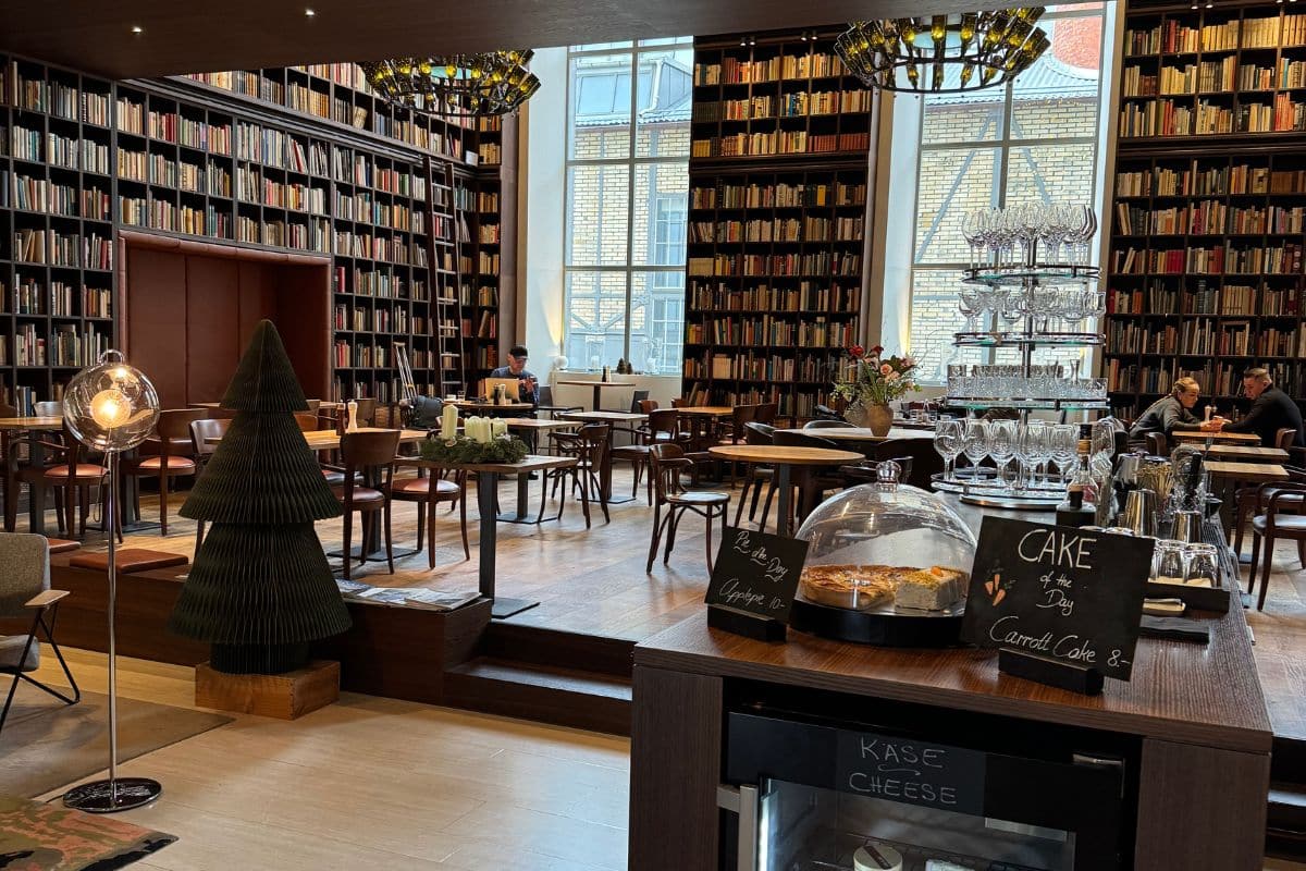 Library at B2 Hotel Zurich